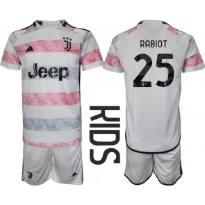 Juventus Adrien Rabiot #25 Dětské Venkovní dres komplet 2023-24 Krátký Rukáv (+ trenýrky)